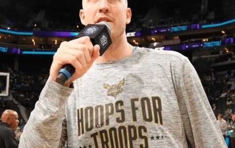 大乐透今日开奖-36岁生日快乐！NBA官方晒照为梅森-普拉姆利庆生